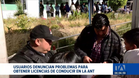 Usuarios denuncian falta de información desde la ANT sobre el nuevo sistema de turnos para obtener la licencia de conducir. Se reportan largas filas y caos. Un reportaje de Juan Miguel Rodríguez