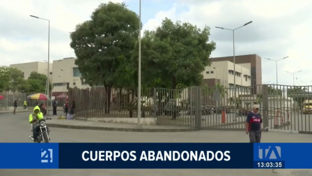 El documento detalla la situación en los hospitales Guasmo Sur y Monte Sinaí, donde pacientes reportan malos olores en los recintos de salud. Un reportaje de Catalina García