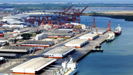 El Puerto de Guayaquil es uno de los principales motores de la economía de Ecuador.