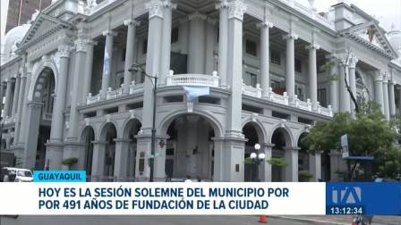 Guayaquil celebra sus fiestas con el acto protocolario central en los exteriores del Palacio Municipal. Un reportaje de Bernarda Cevallos
