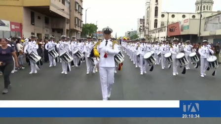 La ciudad vibró al ritmo de las festividades con una amplia agenda de eventos en varios sectores de la urbe. Propios y extranjeros disfrutan de las celebraciones. Un reportaje de Ricardo Cruzatty