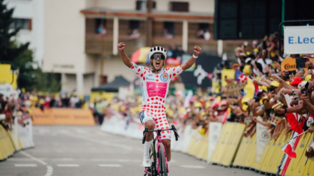 Richard Carapaz ganó la etapa 20 del Tour de Francia.