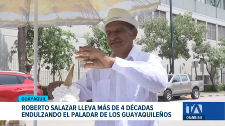 Con cuatro décadas recorriendo las calles del Puerto Principal, Roberto representa la resiliencia y tradición de los trabajadores independientes. Un reportaje de Ricardo Cruzatty