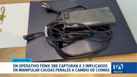 El Ministerio del Interior confirmó la aprehensión de tres personas acusadas de cobrar hasta USD 15 mil por torcer procesos judiciales en Santa Elena. Un reportaje de Catalina García