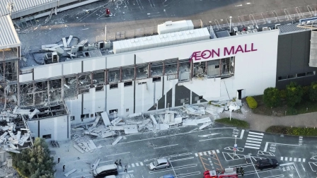 Equipos de emergencia buscan a posibles desaparecidos tras el colapso de un centro comercial en Japón