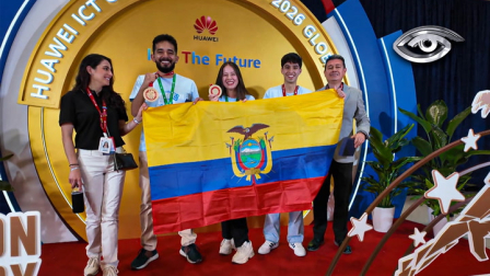 Un grupo de universitarios viajó a la capital tecnológica de China para competir contra representantes de más de cuarenta países en un exigente torneo global.  Seguimos de cerca a esta selección nacional en Shenzhen para demostrar que el talento ecuatoriano también brilla en el terreno de la innovación.