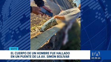 El hallazgo movilizó a la Policía. La identidad de la víctima aún se desconoce, hipótesis preliminares apuntan a una disputa territorial. Un reportaje de Nathalie Jiménez