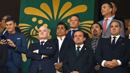 Gianni Infantino, presidente de la FIFA, junto a dirigente mexicanos.