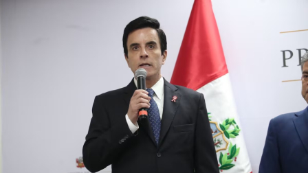 Carlos Espá, canciller de Perú, durante una conferencia de prensa.
