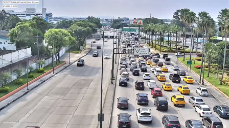 Una fuerte congestión vehicular se registró en la avenida Pedro Menéndez Gilbert tras un hecho de violencia en Guayaquil.