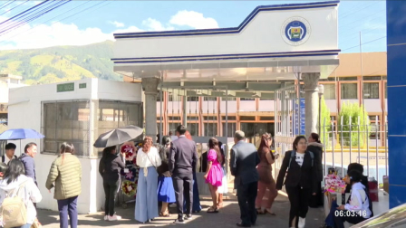 Un alumno emitió amenazas con un arma de fuego a través de redes sociales hacia una docente. Autoridades evalúan las acciones legales. Un reportaje de Nathalie Jiménez