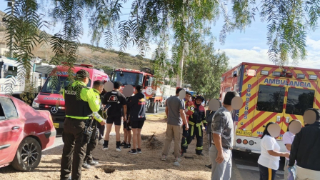 Personal de socorro brindó asistencia a los afectados por un siniestro en la av. Manuel Córdova Galarza.