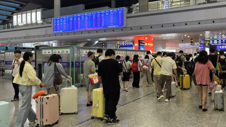 Al menos 1 500 vuelos fueron cancelados en China por la llegada del tifón Dolphin.