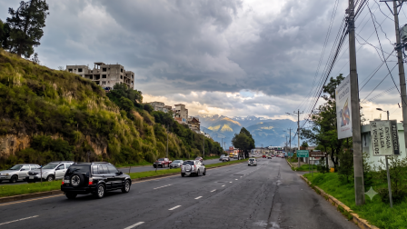 Tramo de la avenida Simón Bolívar, en el sector sur de Quito.