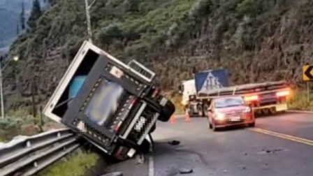 Emergencia en el puente Las Juntas: Choque frontal devela los riesgos matutinos en la E30