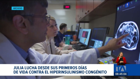 Pese a contar con una acción de protección favorable, los padres de la menor denuncian que la casa de salud no ha importado el medicamento necesario. Un reportaje de Nathalie Jiménez