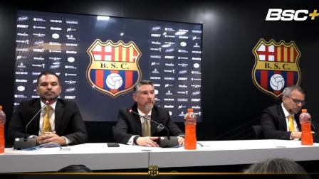 Miguel Montalvo (centro) es el nuevo presidente de Barcelona