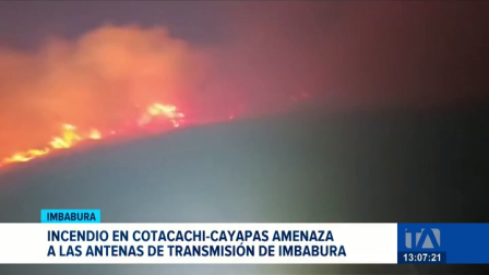 Cuerpos de bomberos y comuneros trabajan en la mitigación del fuego en la zona protegida, en un evento sin precedentes en la provincia desde hace una década. Un reportaje de David Vizcaíno