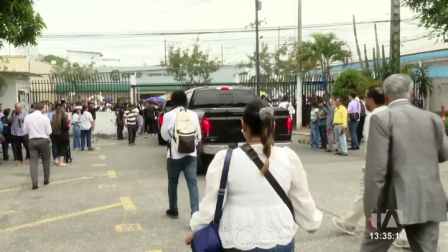 El organismo electoral en la provincia receptó apenas tres inscripciones para la Alcaldía de Guayaquil dentro del bajo porcentaje de trámites completados. Un reportaje de Astrid Singre