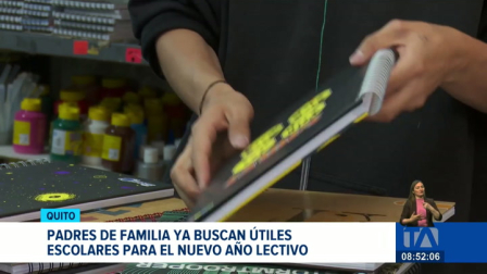 La dinamización económica en papelerías y comercios se intensifica en Quito. Locales reciben a padres de familia en busca de útiles y uniformes. Un reportaje de María Gracia Chacón