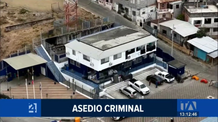 La vía Playas-Posorja registra un incremento de hechos violentos por bandas delictivas que atentan contra instalaciones de las Fuerzas Armadas. Un reportaje de Camila Guevara