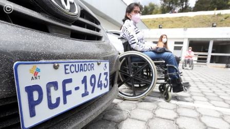 Las personas con discapacidad pueden aplicar a una rebaja en el impuesto vehicular.