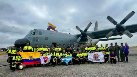 31 rescatistas ecuatorianos viajan a Cali con dos toneladas de equipos