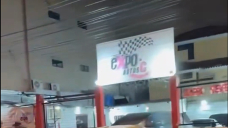 Un incendio se registró en un patio de vehículos en Guayaquil este viernes 14 de abril.