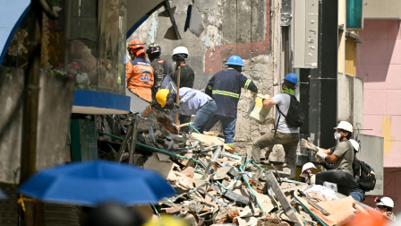 Los rescatistas buscan sobrevivientes entre los escombros de un edificio derrumbado cuatro días después del terremoto de magnitud 7.4 que sacudió Pereira, Colombia, el 14 de agosto de 2026.