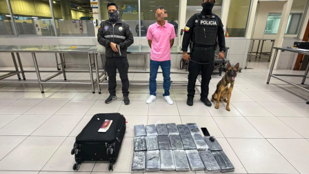Guayaquil: un ciudadano español intentó viajar a Madrid con 20 paquetes de cocaína.
