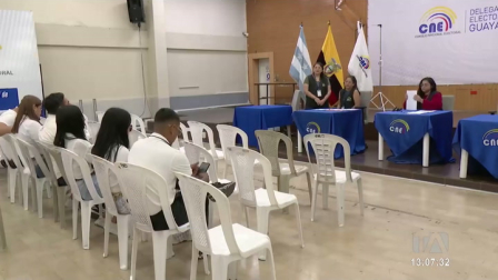 Las delegaciones provinciales registran más de 300 inscripciones en Guayas y decenas de aspirantes a las alcaldías cantonales en Manabí. Un reportaje de Astrid Singre
