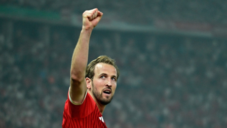 El delantero inglés del Bayern de Múnich, Harry Kane (n.º 9), celebra el gol que supuso el 2-0 durante la final de la Copa de Alemania (DFB-Pokal) entre el FC Bayern de Múnich y el VfB Stuttgart.