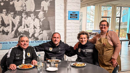 Diego Forlan ya prepara su debut al frente de la Selección