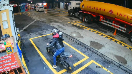 Asalto a gasolinera en el sur de Quito: roban a empleado y le disparan en la pierna.