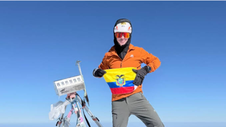 El mayor de Policía Marcelo Segovia, de 42 años, conquistó el Kilimanjaro, montaña más alta de África,