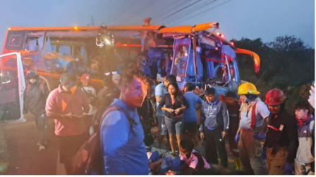 Un bus y un tanquero chocaron en la vía en Santa Elena.