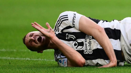 Federico Gatti, defensa de la Juventus, durante una lesión ocurrida en marzo de 2025.