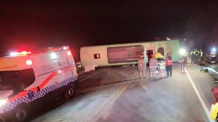 Despliegue masivo de rescatistas tras fuerte siniestro de un bus en la vía a Riobamba