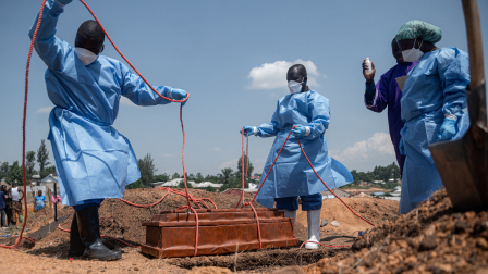 La OMS teme la expansión internacional del ébola tras registrarse 5.000 casos en ÁfricaThe latest toll for the disease, which has hit the DRC's conflict-plagued eastern and northeastern regions, puts it close behind the country's deadliest Ebola outbreak in 2018 to 2020 when nearly 2,300 people died. (Photo by Jospin Mwisha / AFP)