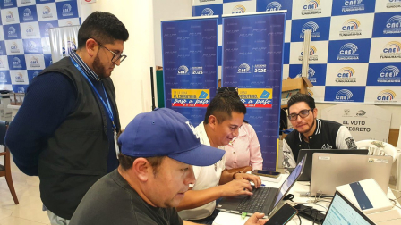 Las 24 juntas provinciales electorales están a cargo de calificar las candidaturas.