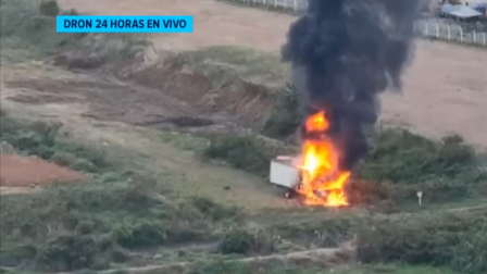 Camión se incendió en un terreno baldio en el cantón Daule.