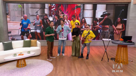 Swing Original Monks, agrupación musical ecuatoriana, celebra más de 15 años fusionando ritmos nacionales y latinoamericanos con sonidos modernos y una puesta en escena llena de energía.