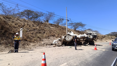 Un camión se volcó en la Panamericana Norte este sábado 22 de agosto de 2026.