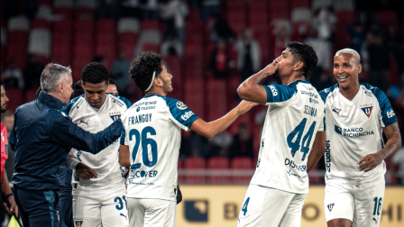 Liga de Quito supera a Emelec en Casa Blanca y escala en la tabla de posiciones.