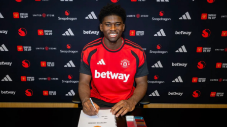 Manchester United ficha al volante camerunés Carlos Baleba