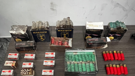 Policía decomisa arsenal de armas en vivienda de Urdesa, en Guayaquil.