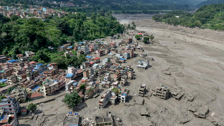 Inundaciones en Nepal y Tíbet: Avalancha de hielo habría causado un letal torrente de lodo