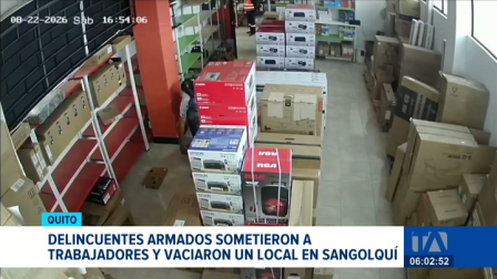 Al menos diez hombres a bordo de una camioneta y un camión sometieron a los trabajadores del establecimiento en Sangolquí para vaciar el local en pocos minutos. Un reportaje de Gustavo Jaramillo