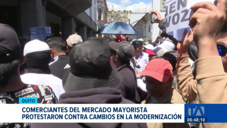 Comerciantes realizaron un plantón en los exteriores del centro de abasto para rechazar el proyecto municipal que prevé remodelar la infraestructura. Un reportaje de Mateo Paredes