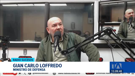 El ministro de Defensa confirmó que las embarcaciones realizaron labores de abastecimiento como parte de la cooperación en la lucha contra el narcotráfico en altamar. Un reportaje de Carlos Sacoto